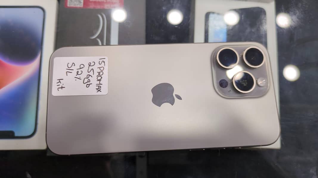 Apple iPhone 15 Pro Max 3