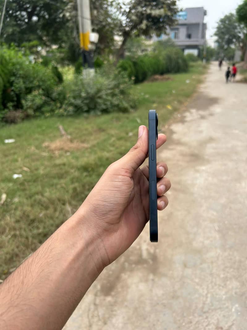 Apple iPhone 13 0