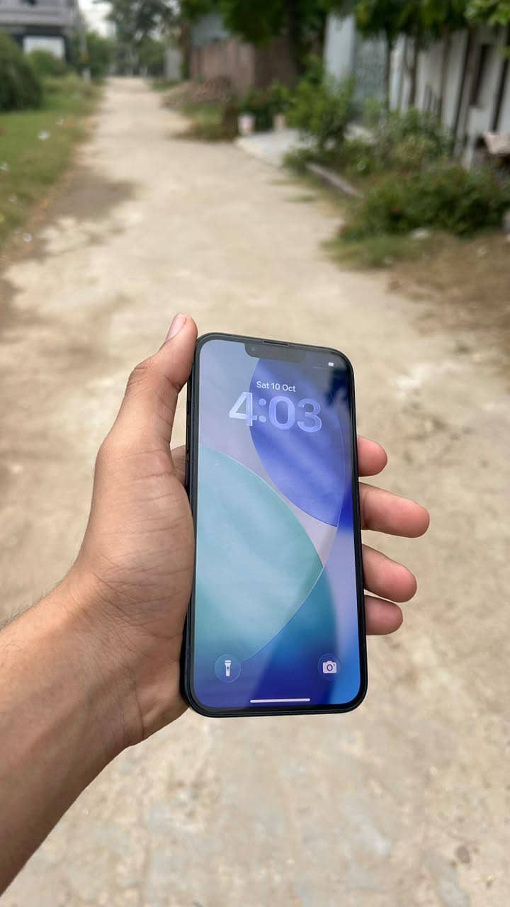 Apple iPhone 13 2