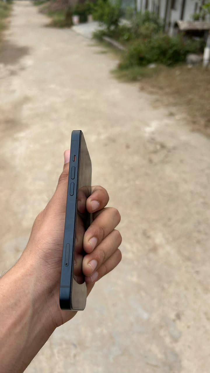 Apple iPhone 13 4