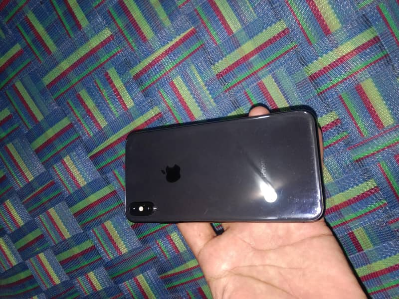 Apple iPhone XS Max 1