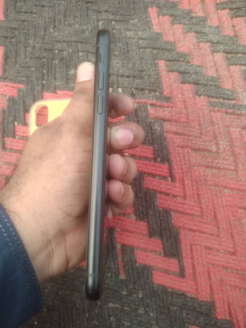 Apple iPhone XR 0