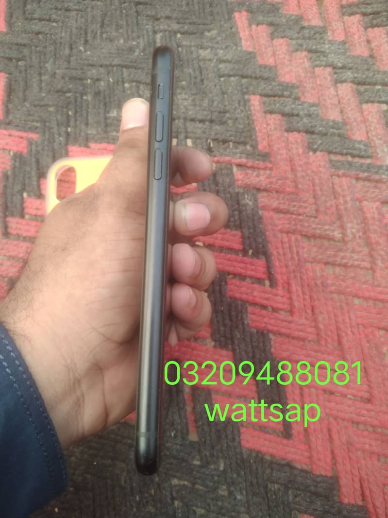 Apple iPhone XR 4