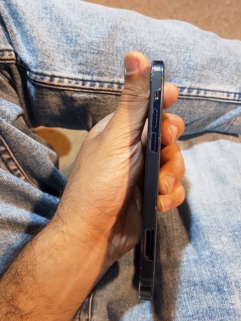 Apple iPhone 12 3