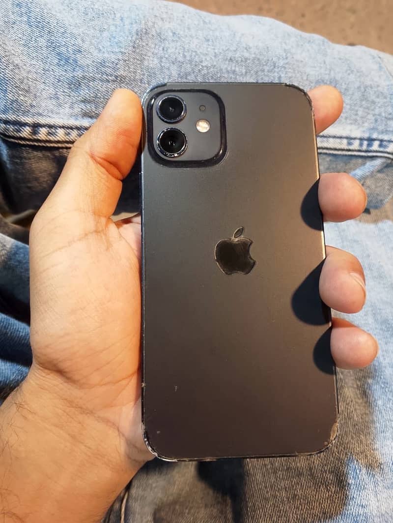 Apple iPhone 12 4