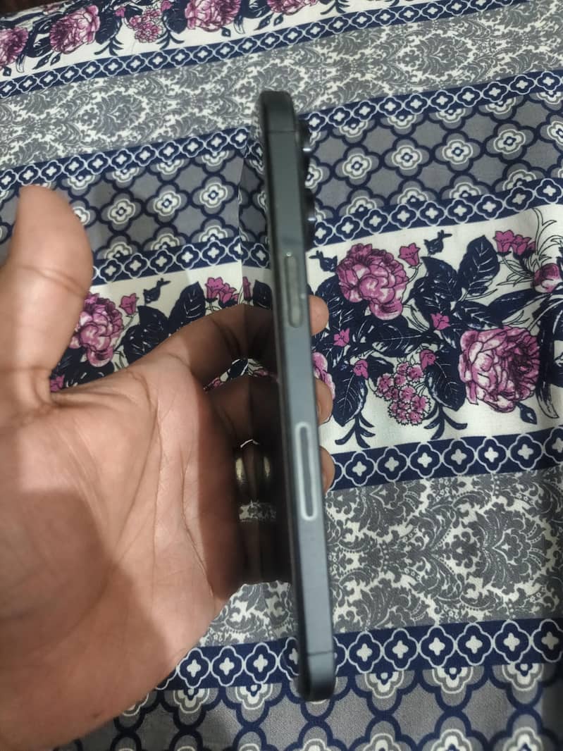 Apple iPhone 15 Pro Max 1