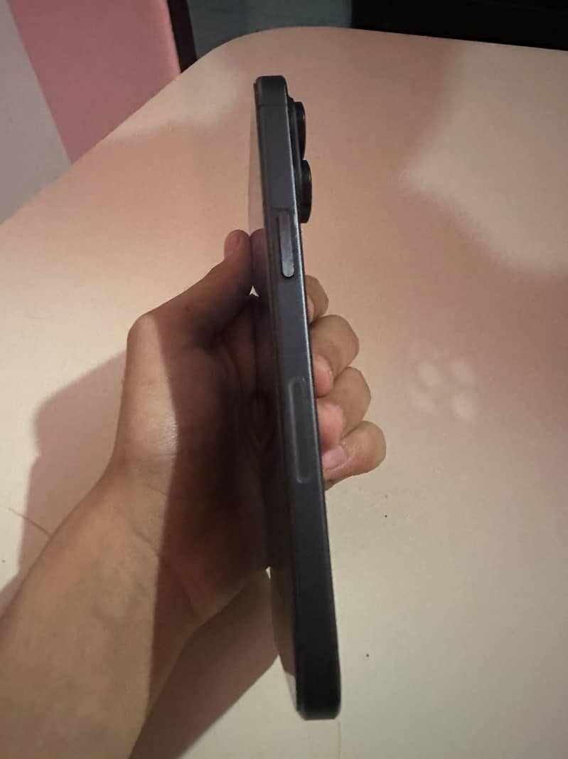 Apple iPhone 15 Pro Max 4