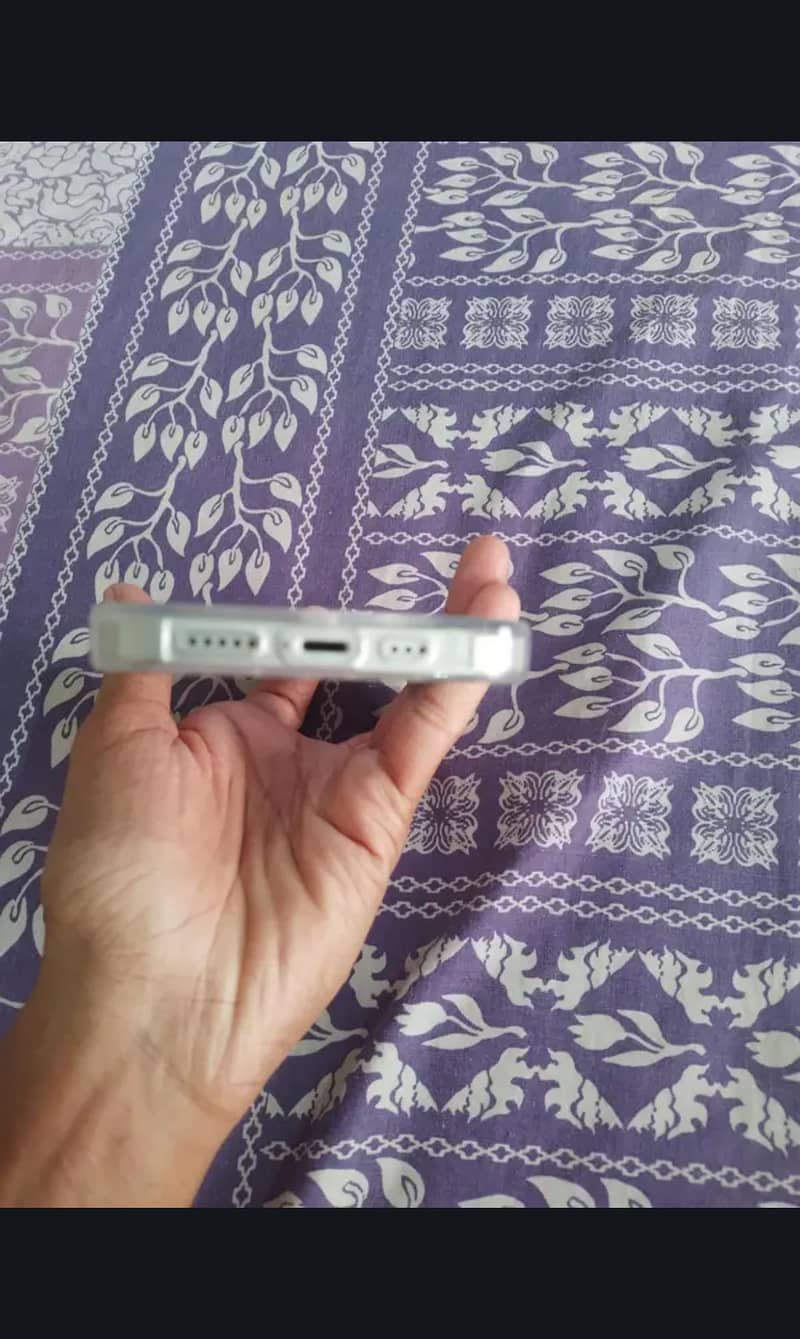 Apple iPhone 12 3