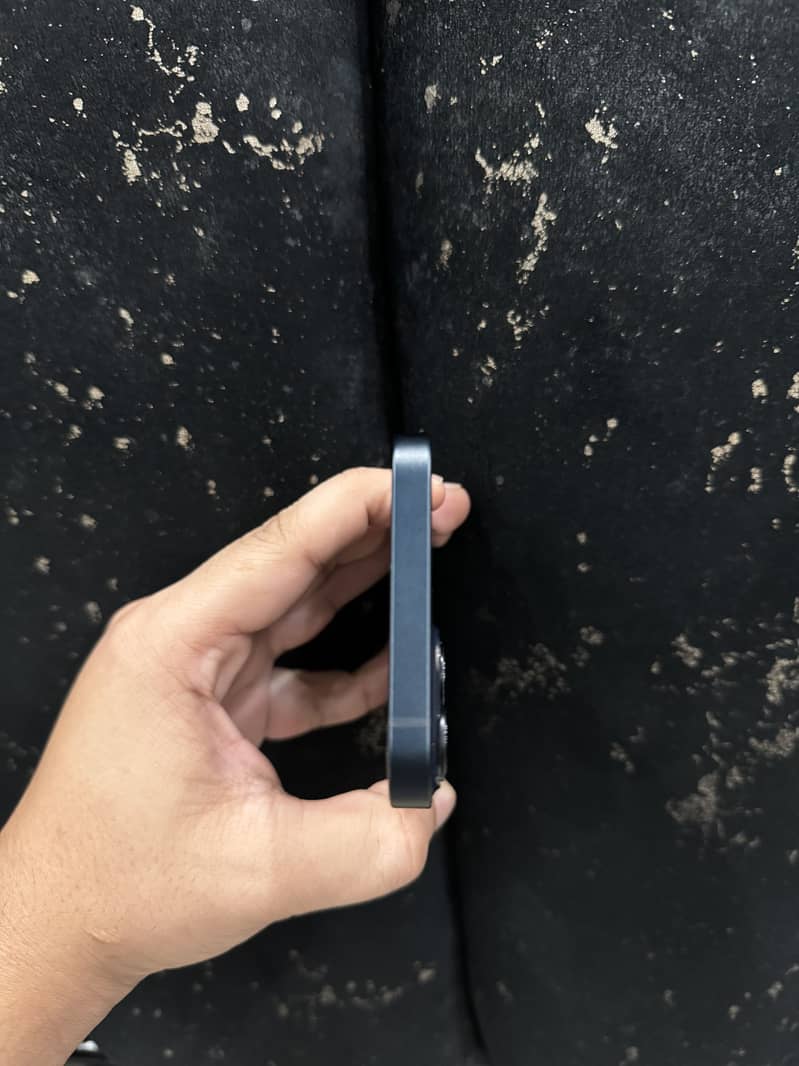 Apple iPhone 13 0