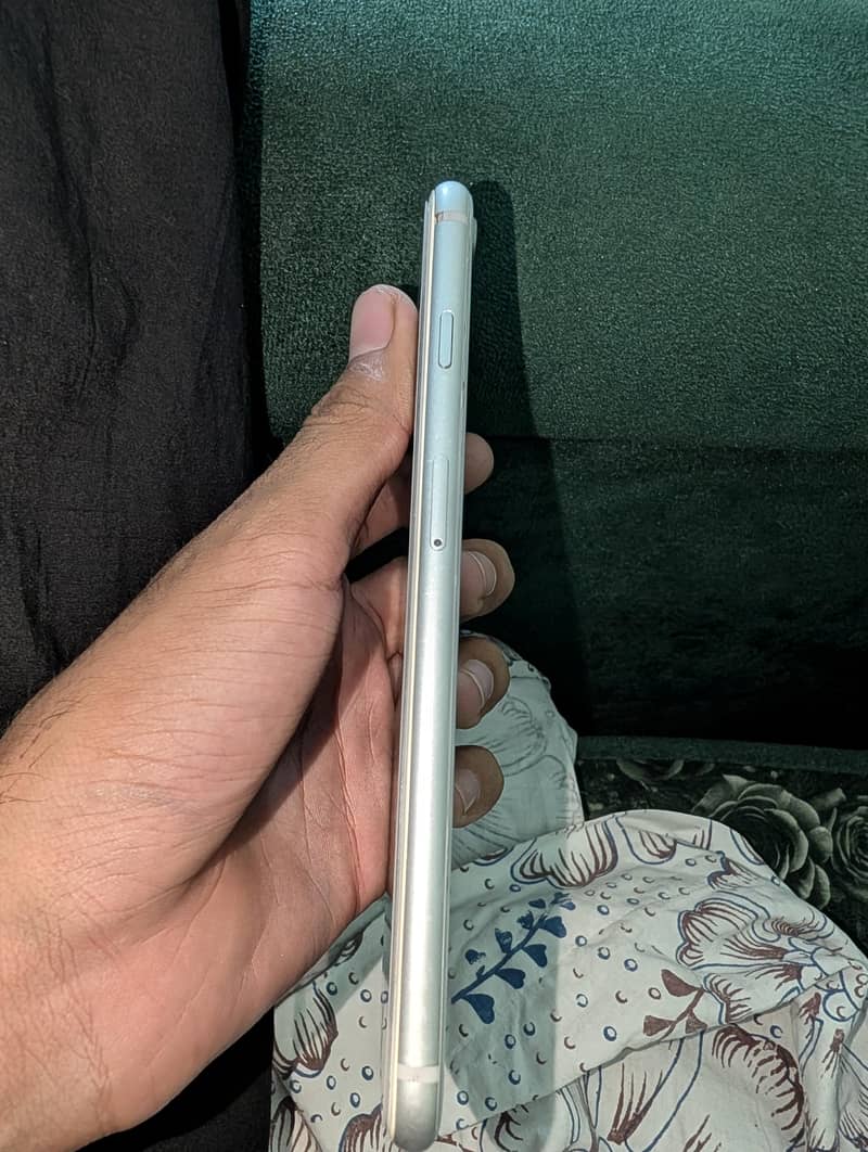 Apple iPhone 8 Plus 1