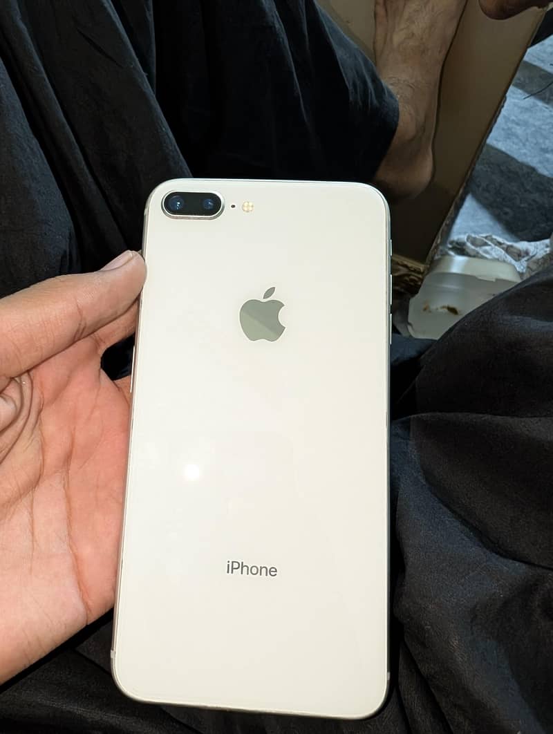 Apple iPhone 8 Plus 2