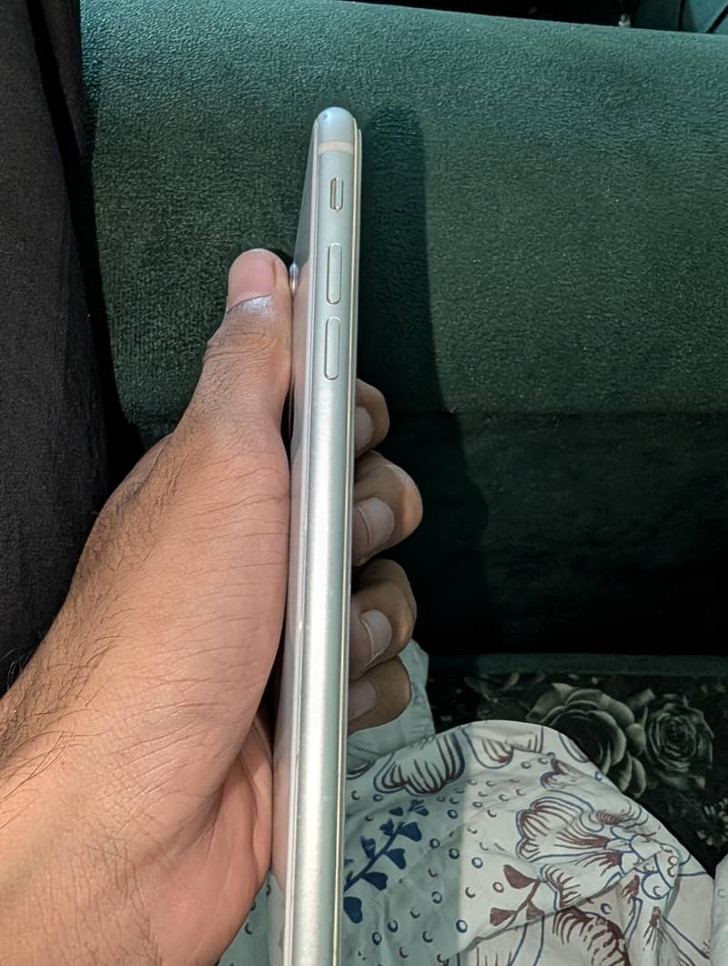 Apple iPhone 8 Plus 3