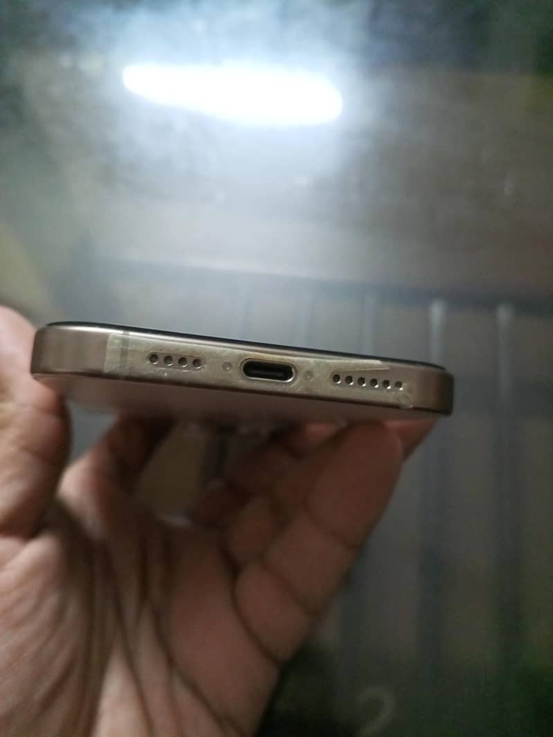 Apple iPhone 16 Pro Max 2