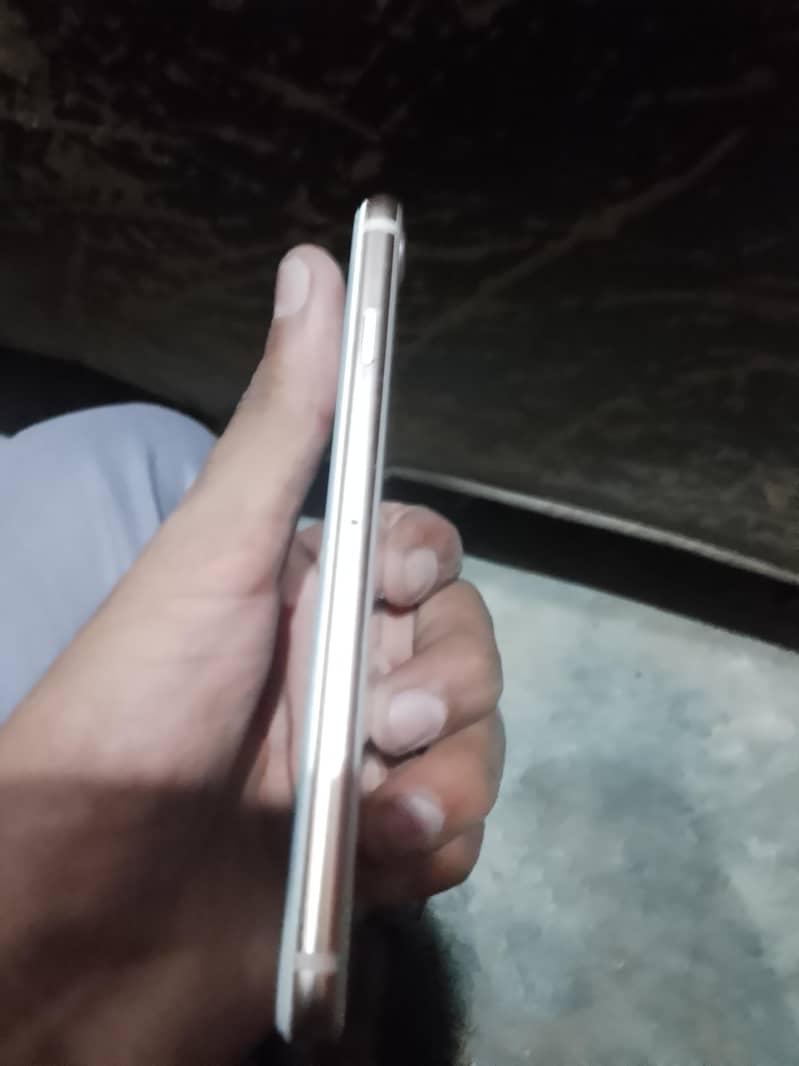 Apple iPhone 8 0