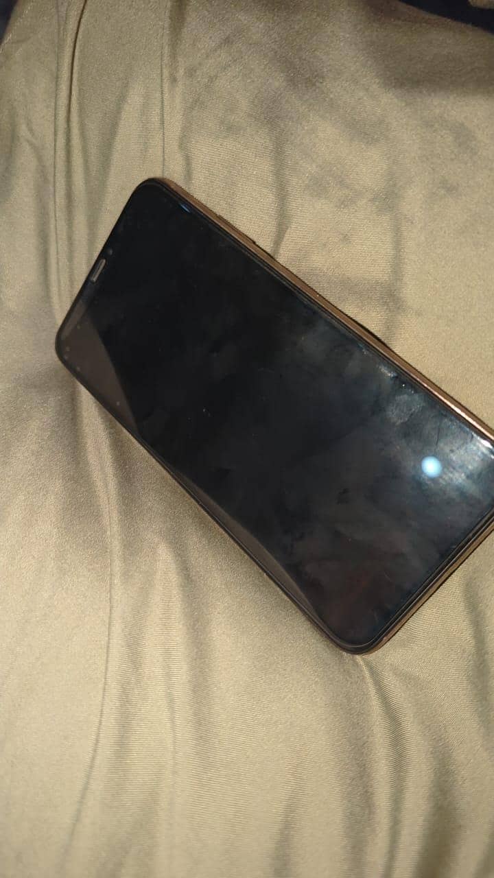 Apple iPhone XS Max 1