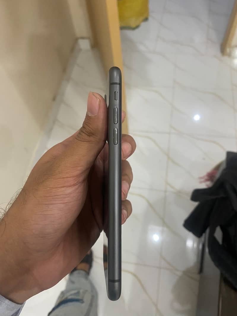 Apple iPhone 11 3