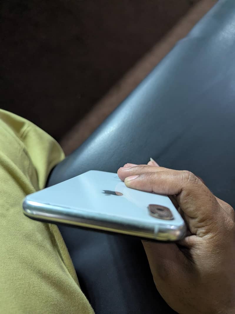 Apple iPhone XS Max 1