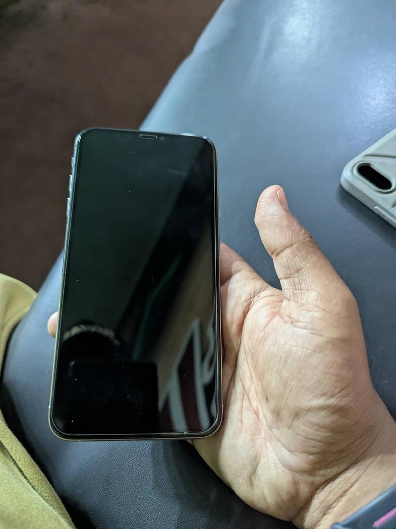 Apple iPhone XS Max 3