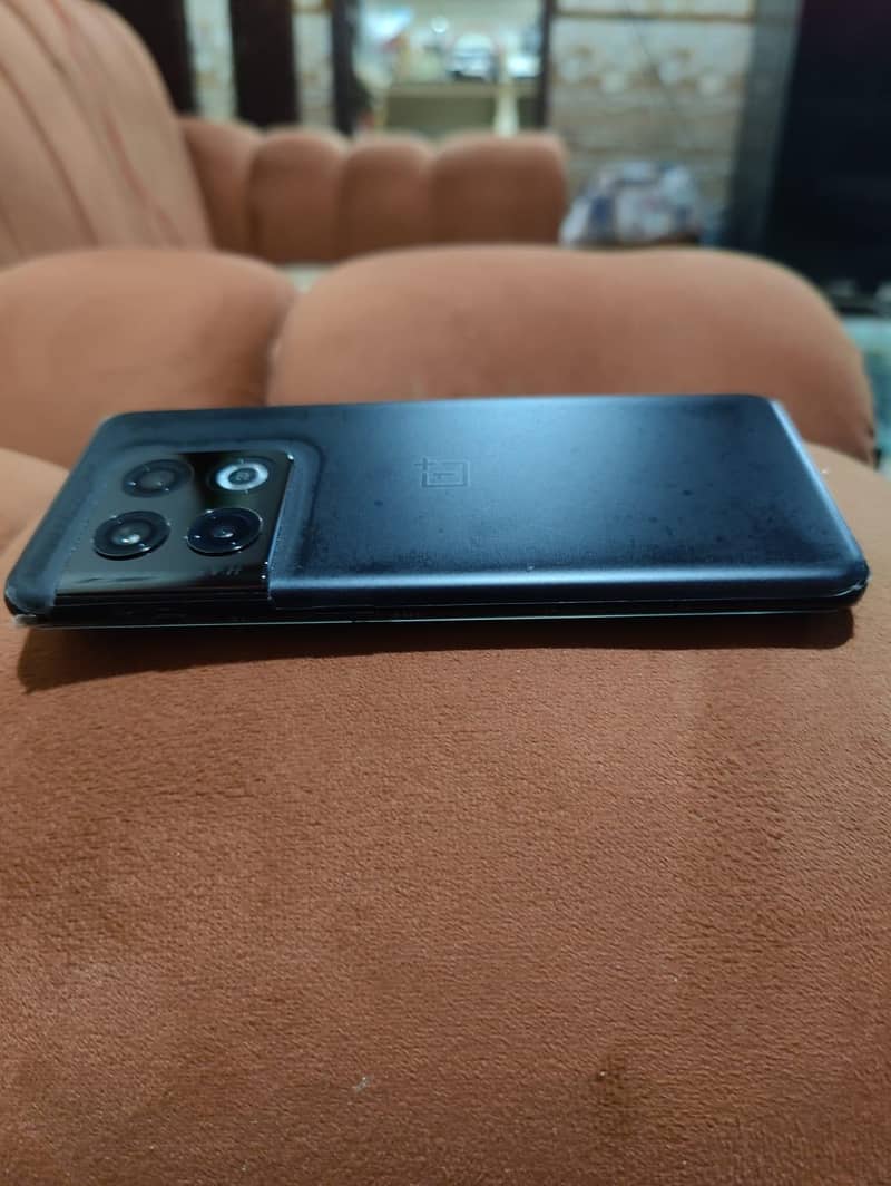 One Plus 10 Pro 4