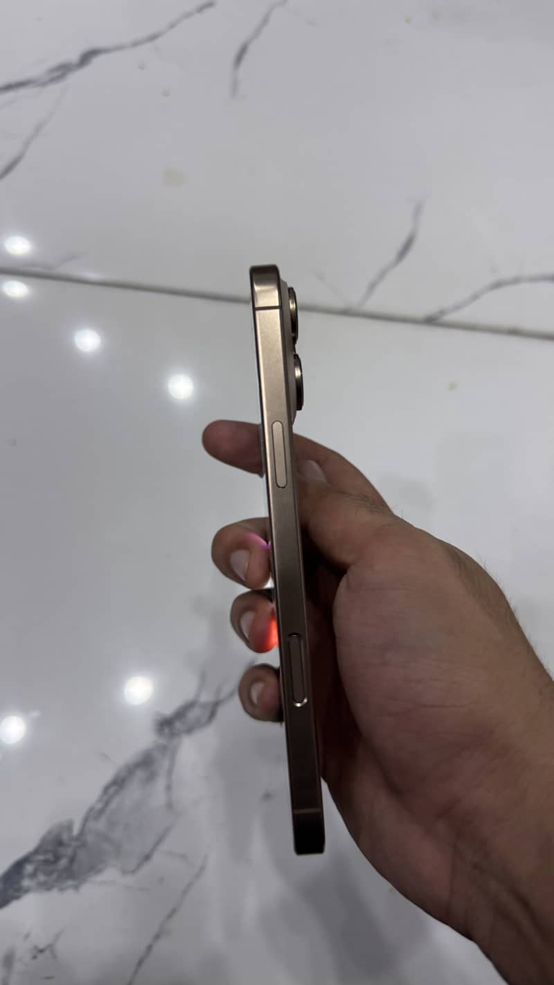 iPhone 16 pro max 4