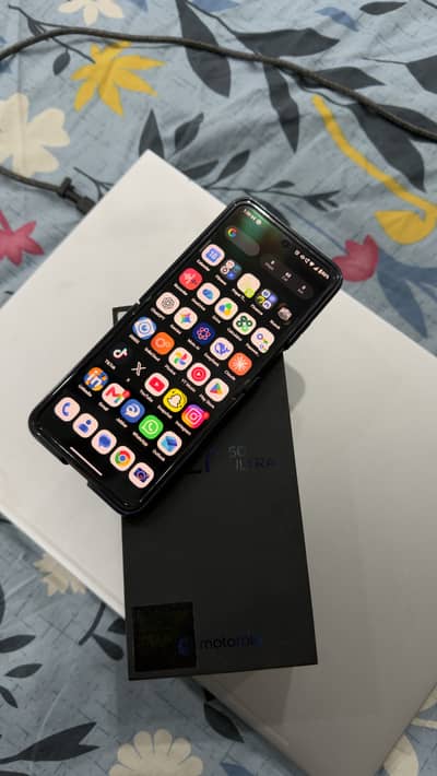 Motorola - Moto Razr 50 Ultra