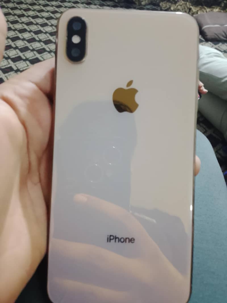 Apple iPhone XS Max 4