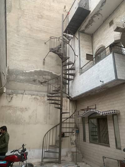 Big long round ladder