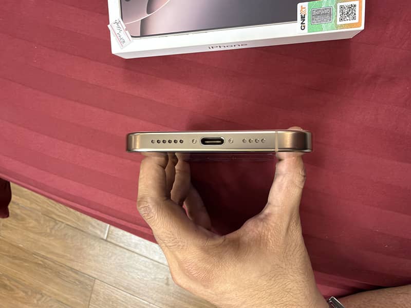 Apple iPhone 16 Pro Max 2