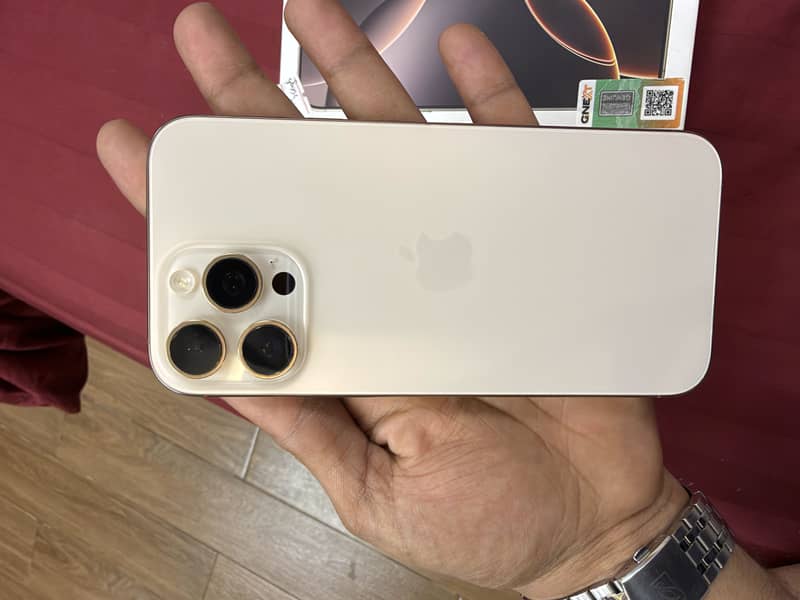 Apple iPhone 16 Pro Max 4