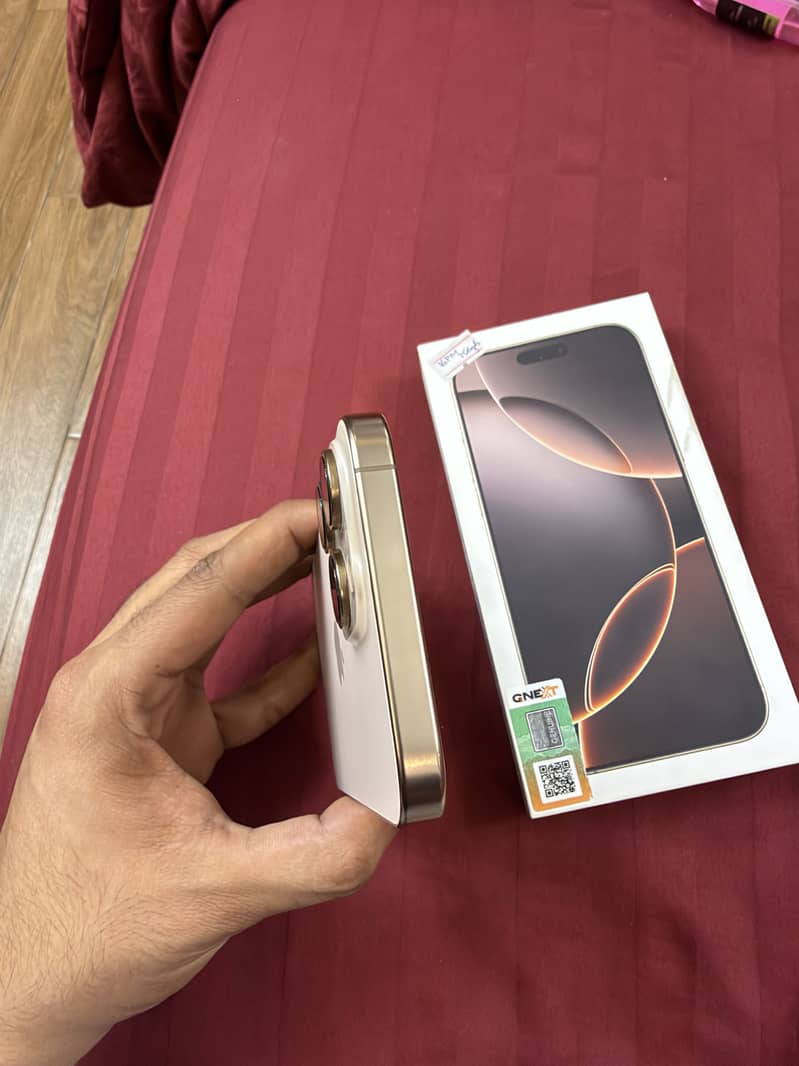 Apple iPhone 16 Pro Max 6