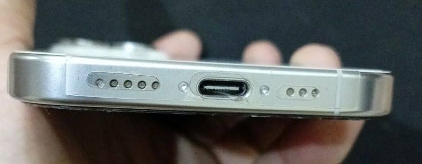 Apple iPhone 16 Pro 1