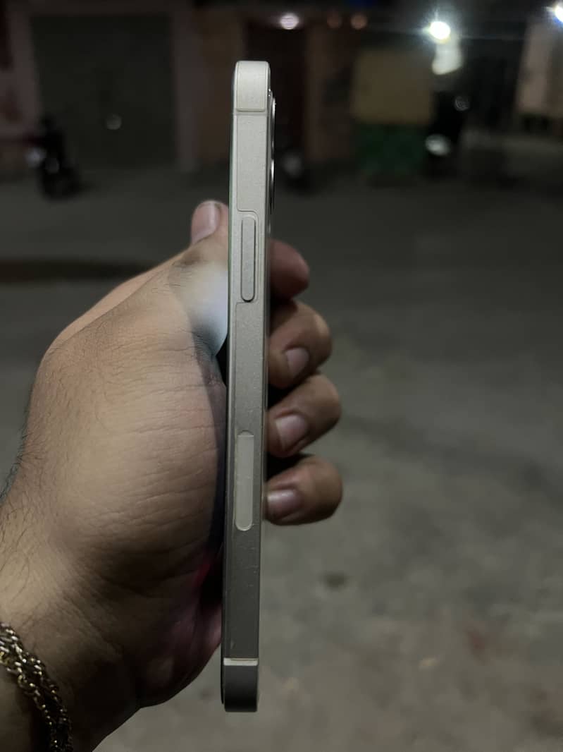 Apple iPhone 12 4