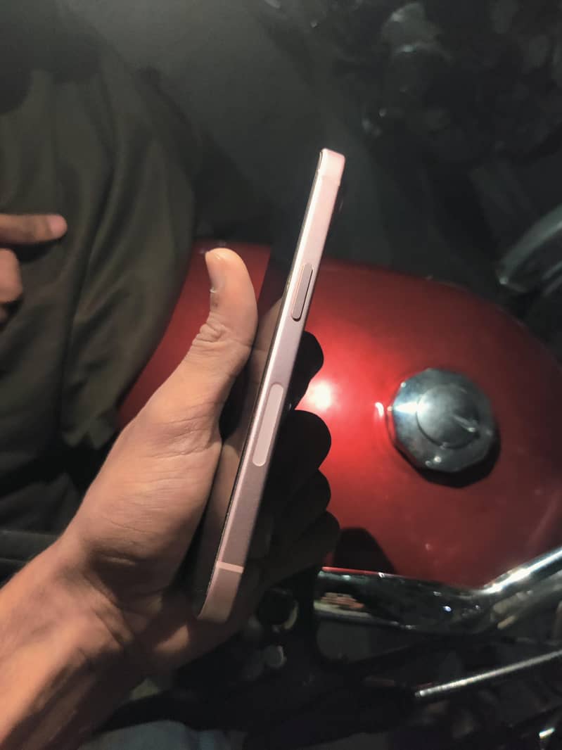 Apple iPhone 15 3