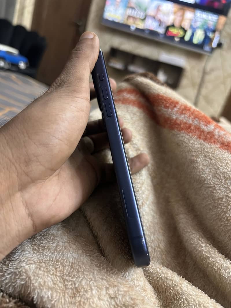 Apple iPhone 17 Pro Max 4
