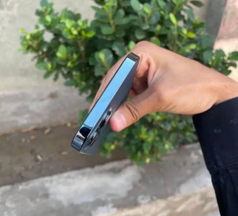 Apple iPhone 12 Pro Max 3