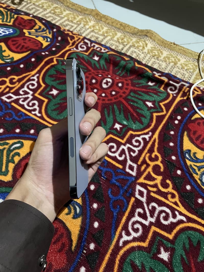 Apple iPhone 13 Pro 2