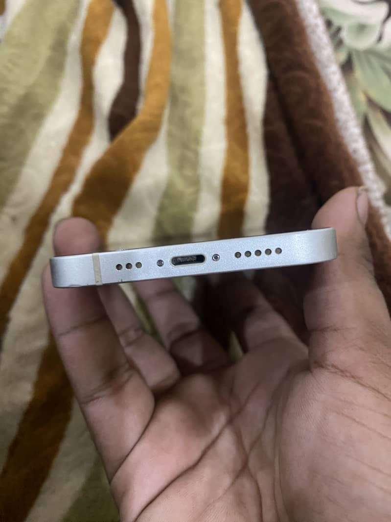 Apple iPhone 13 1