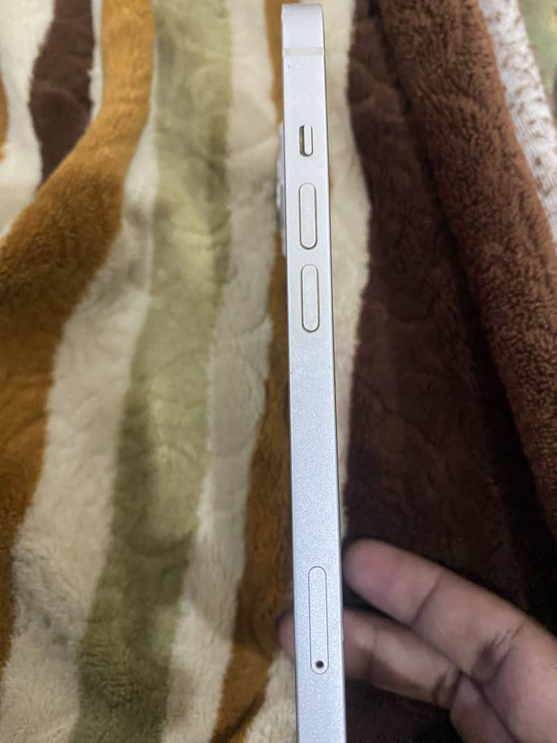 Apple iPhone 13 2