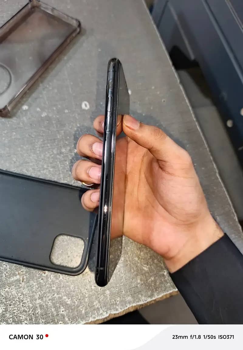 Apple iPhone 11 Pro Max 1