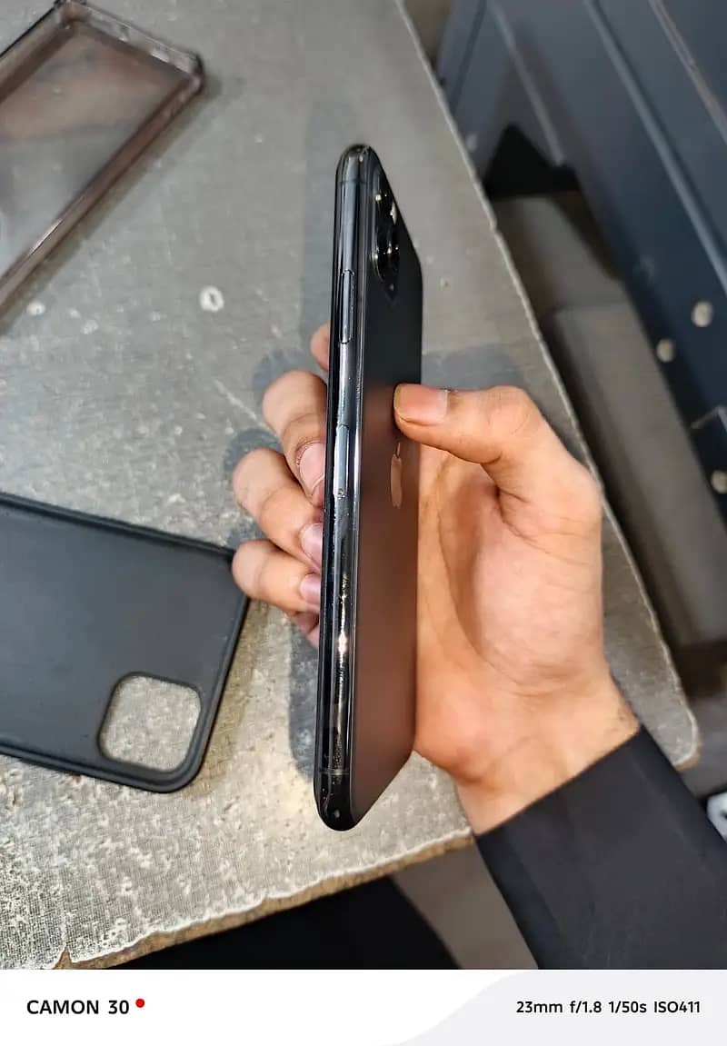 Apple iPhone 11 Pro Max 2