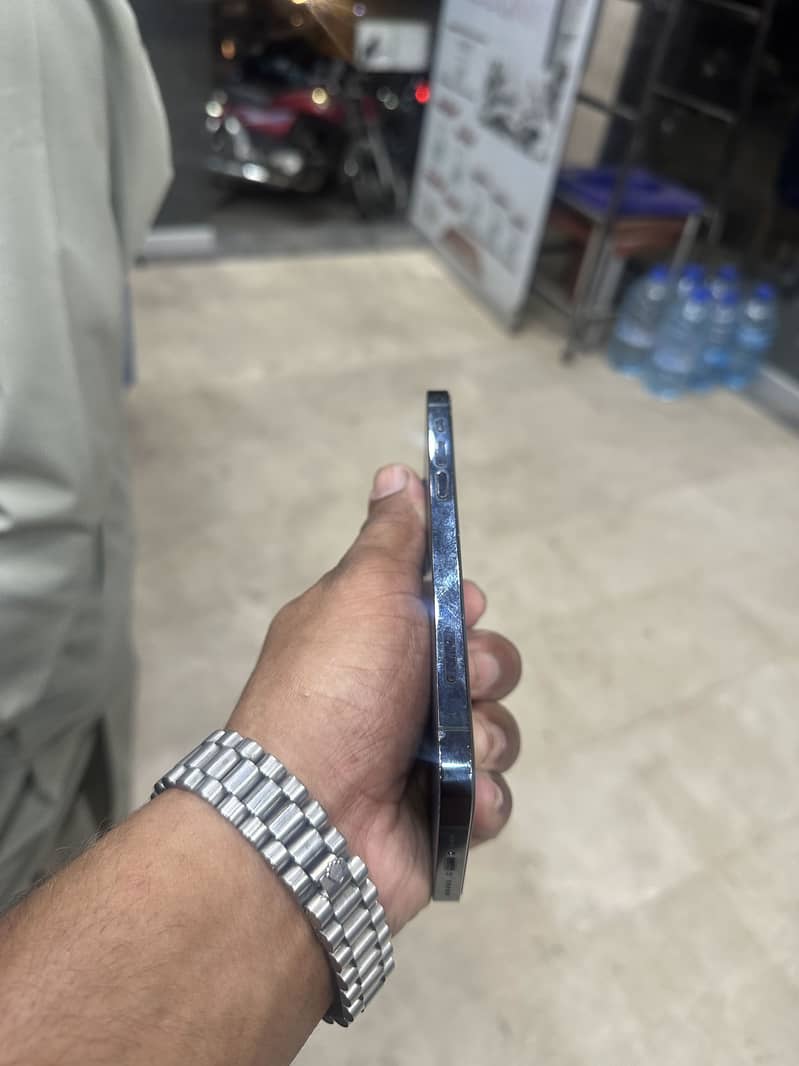 Apple iPhone 12 Pro 4