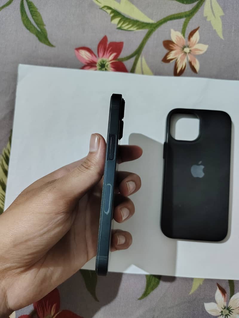 Apple iPhone 13 mini 11