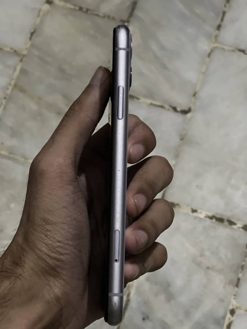 Apple iPhone 11 3