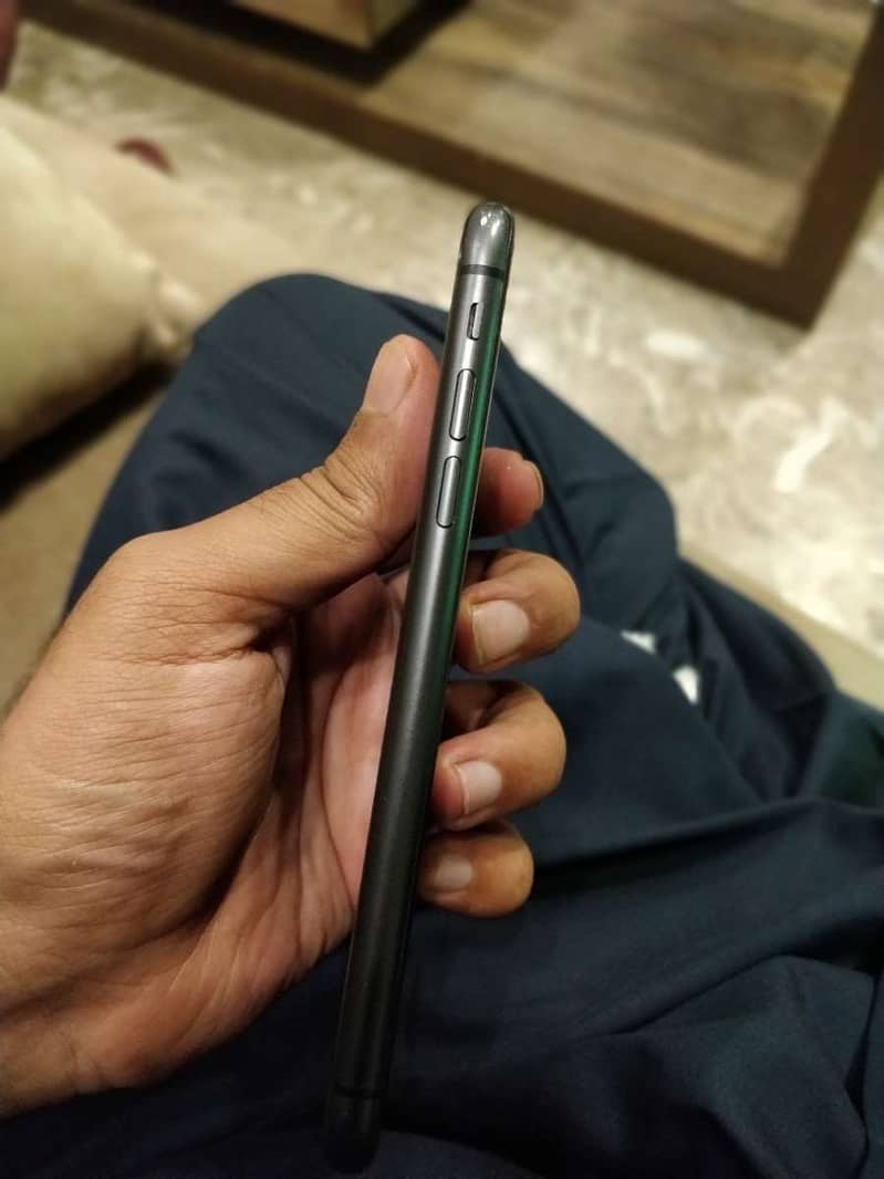 Apple iPhone 11 3