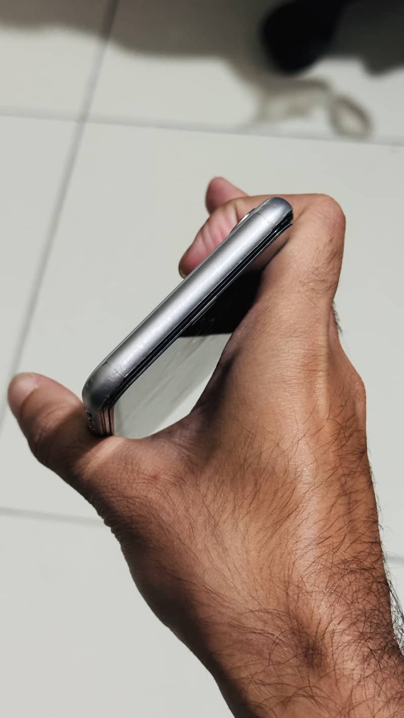 Apple iPhone X 4