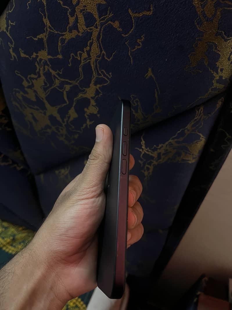 Apple iPhone 16 4