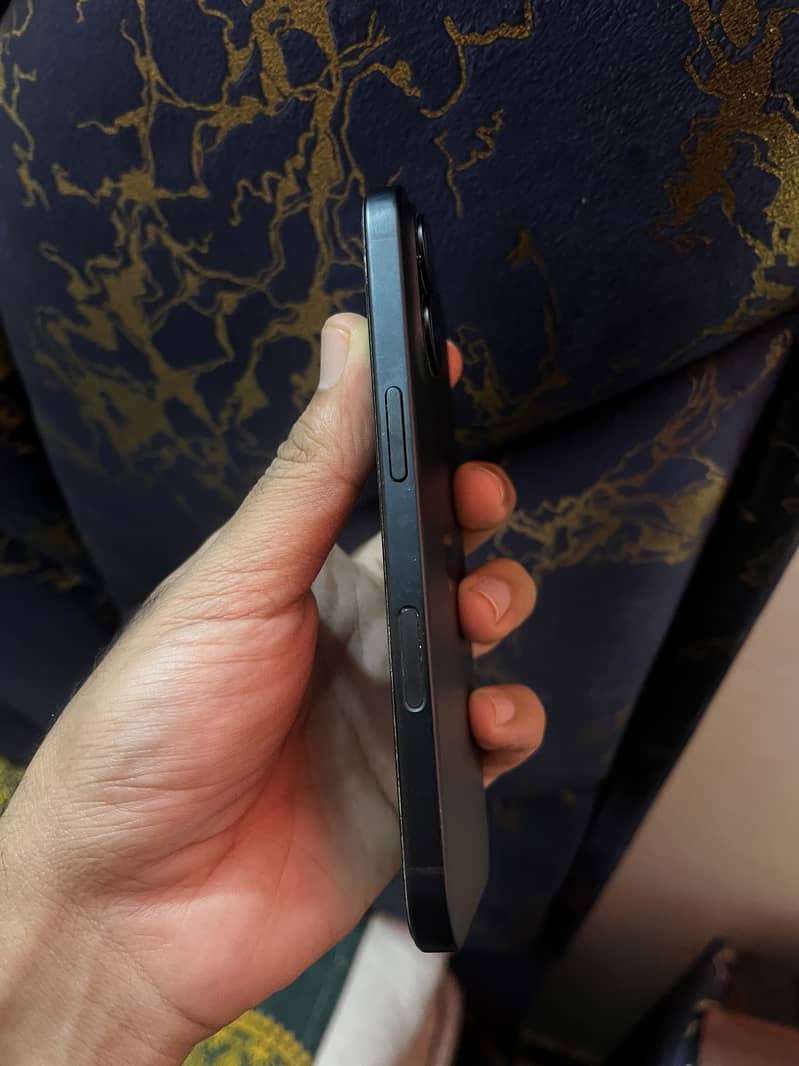 Apple iPhone 16 5