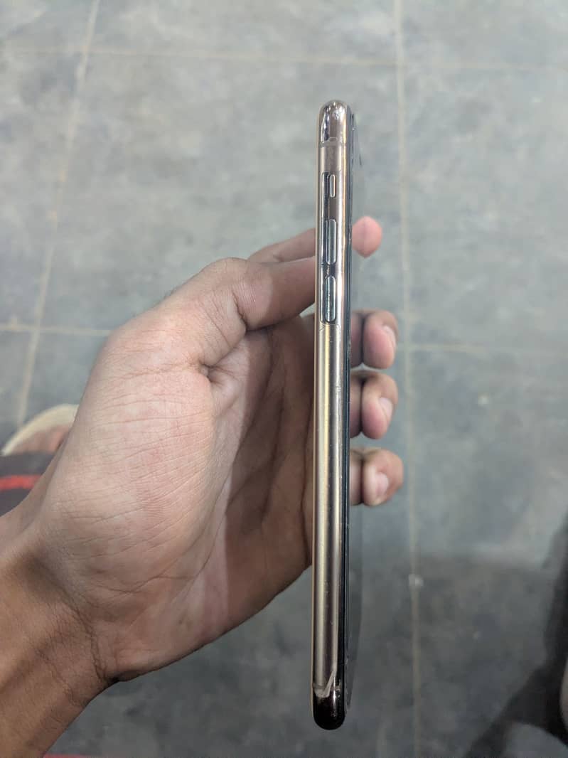 Apple iPhone 11 Pro Max 1