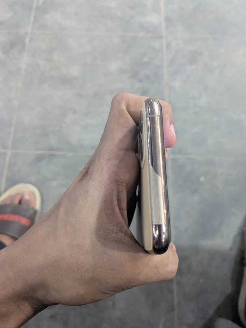Apple iPhone 11 Pro Max 2