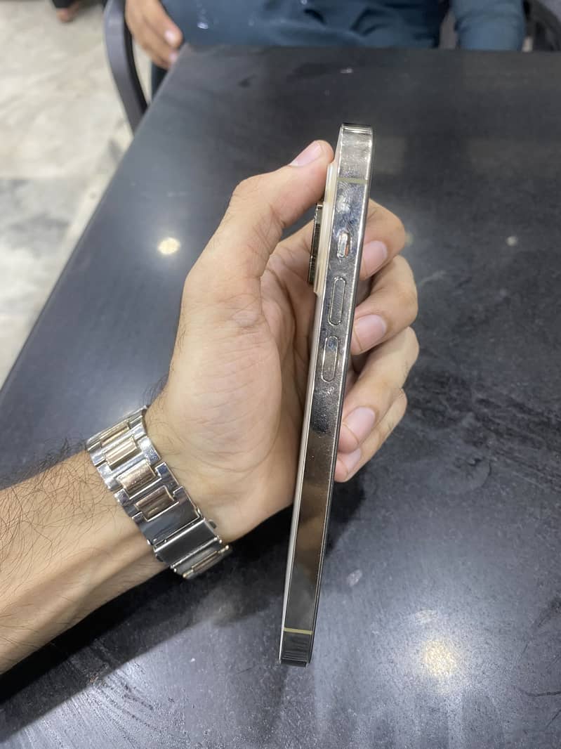 Apple iPhone 14 Pro 1